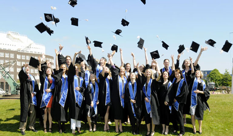 Anh-siết-quy-định-visa-du-học-gây-nhiều-tranh-cãi