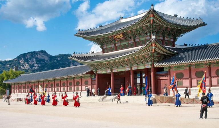 han-quoc-ngung-ap-dung-hinh-thuc-mien-visa-nhap-canh-1