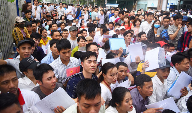 nghin-nguoi-xin-visa-han-quoc-xep-hang-tu-3h-sang-01a