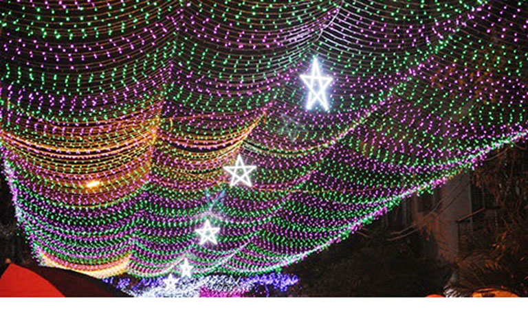 trang-chu-tphcm-xom-dao-am-ap-don-giang-sinh-01