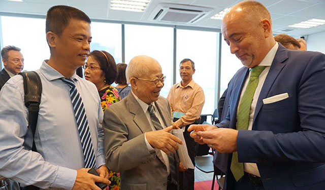 trung-tap-tiep-nhan-ho-so-xin-visa-o-tphcm