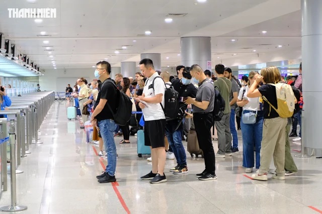 Đề xuất sử dụng công nghệ giảm thời gian xuất, nhập cảnh ở Sân bay Tân Sơn Nhất