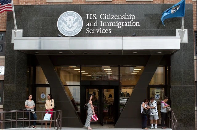 Cảnh báo quy định mới của Mỹ về lưu trú có thể bị phạt đến 998 USD/ngày.